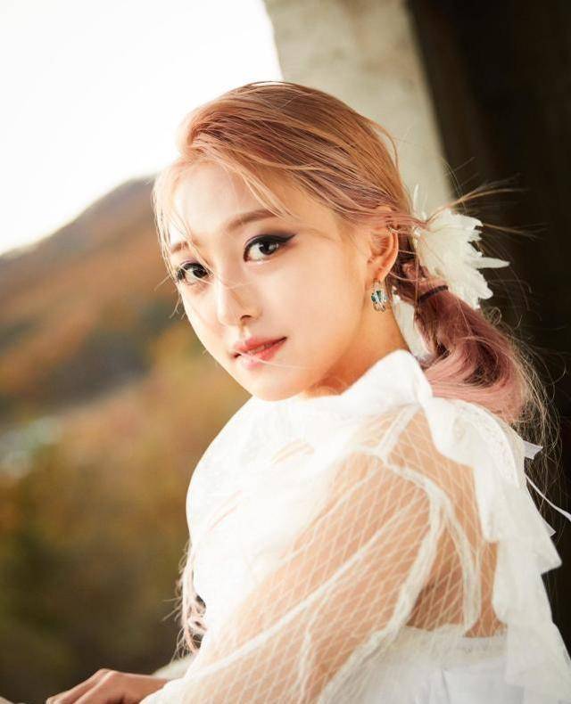 艺名ella,韩国人,23岁,原fnc娱乐经纪公司旗下女团cherrybullet成员