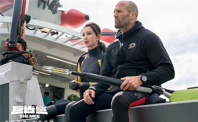 某网友点评这电影:它名字应该叫"巨鲨之夺命巨腚"