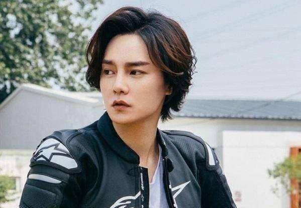 尹正追星成功,娱乐圈的粉丝都那么喜欢偶像吗?_一个人_人们_长相