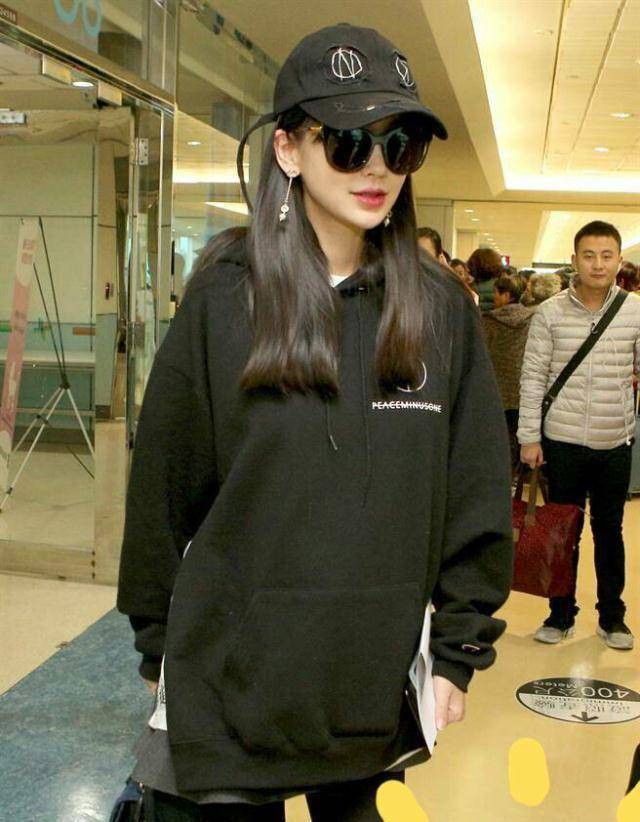 已经进入秋天了,跟着angelababy选卫衣,每件穿搭出来都时尚显瘦_显得