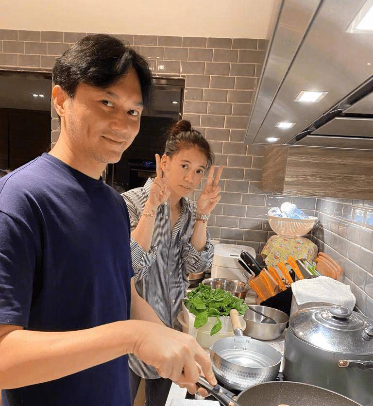 袁咏仪张智霖成为众人艳羡的对象,而育儿问题却是两人争吵导火索_儿子