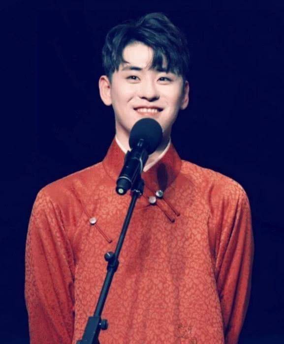 阎鹤祥请长假骑摩托正自驾游,被网友爆料放瓜,疑因曾力挺张云雷_儿子