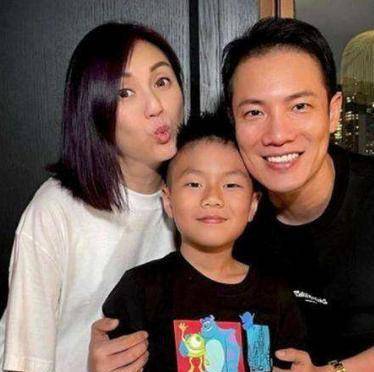 她出演《春娇与志明》中的余春娇,现在回想起来,杨千嬅和余春娇完全是