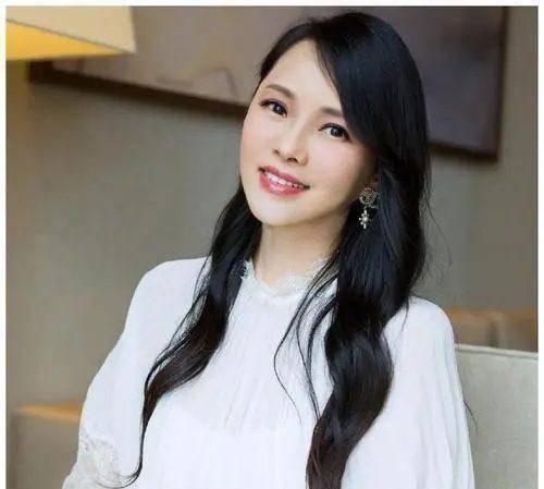 庾澄庆为90岁母亲庆生,老母亲气质高贵出众,伊能静儿子未出席_张正芬