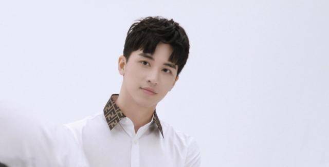 许魏洲有了新作品,可他的发展比黄景瑜要差很多_团队_双男_实力