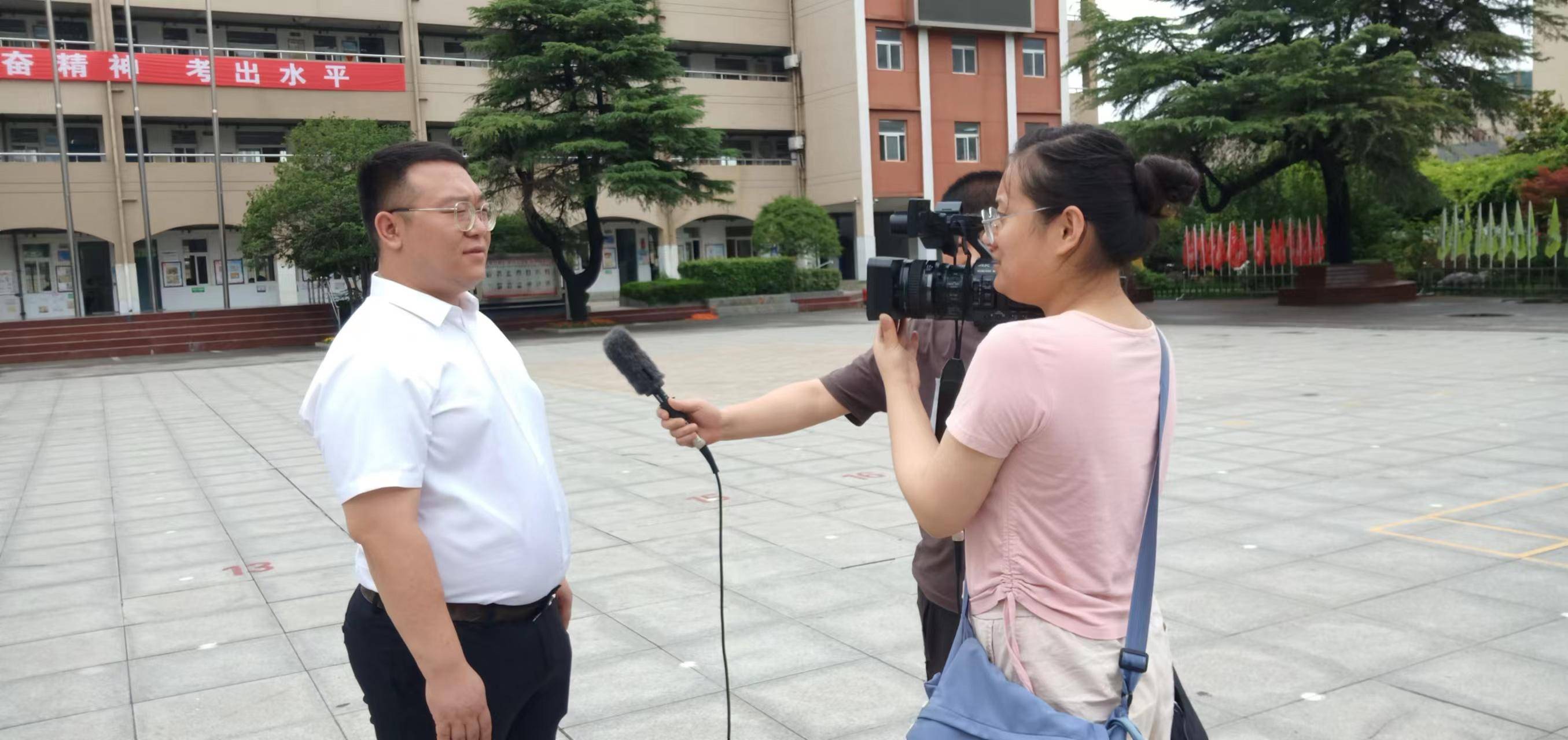 "安徽鼎元集团公司捐资助学仪式"在濉溪城关中学进行_社会_红色_传承