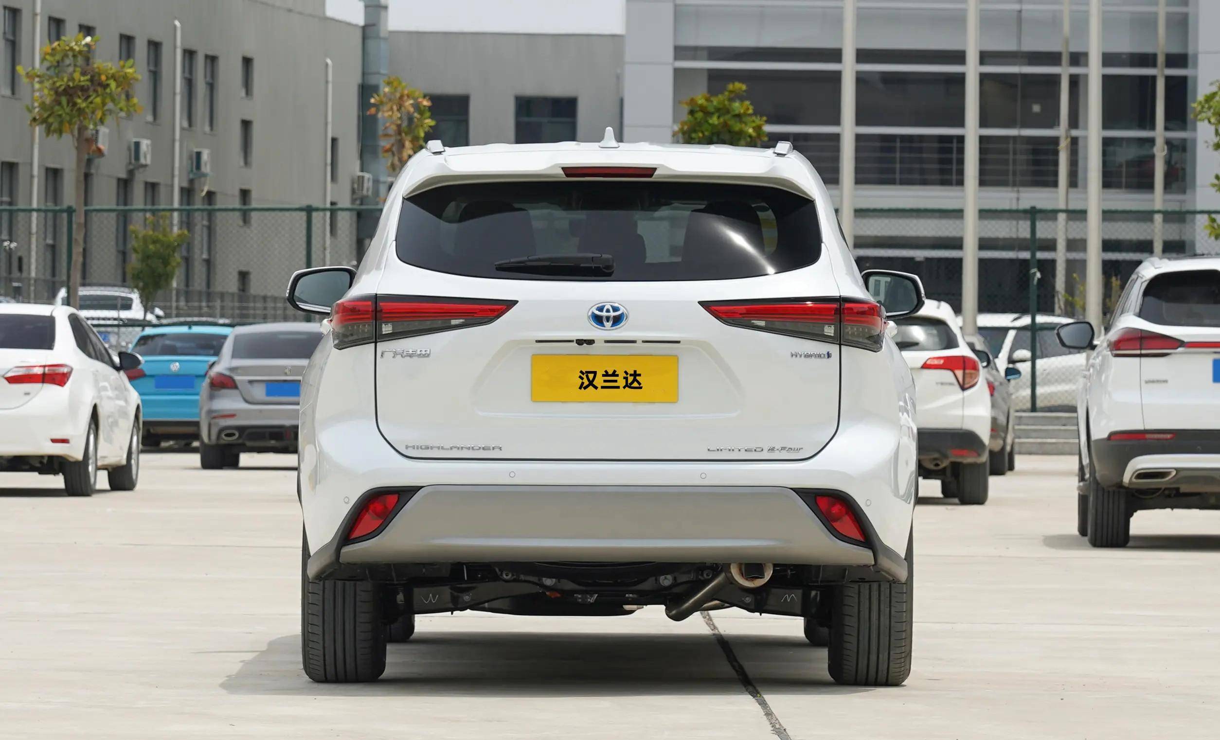 2023款丰田汉兰达双擎上市,价格不变动力下调,售价26.