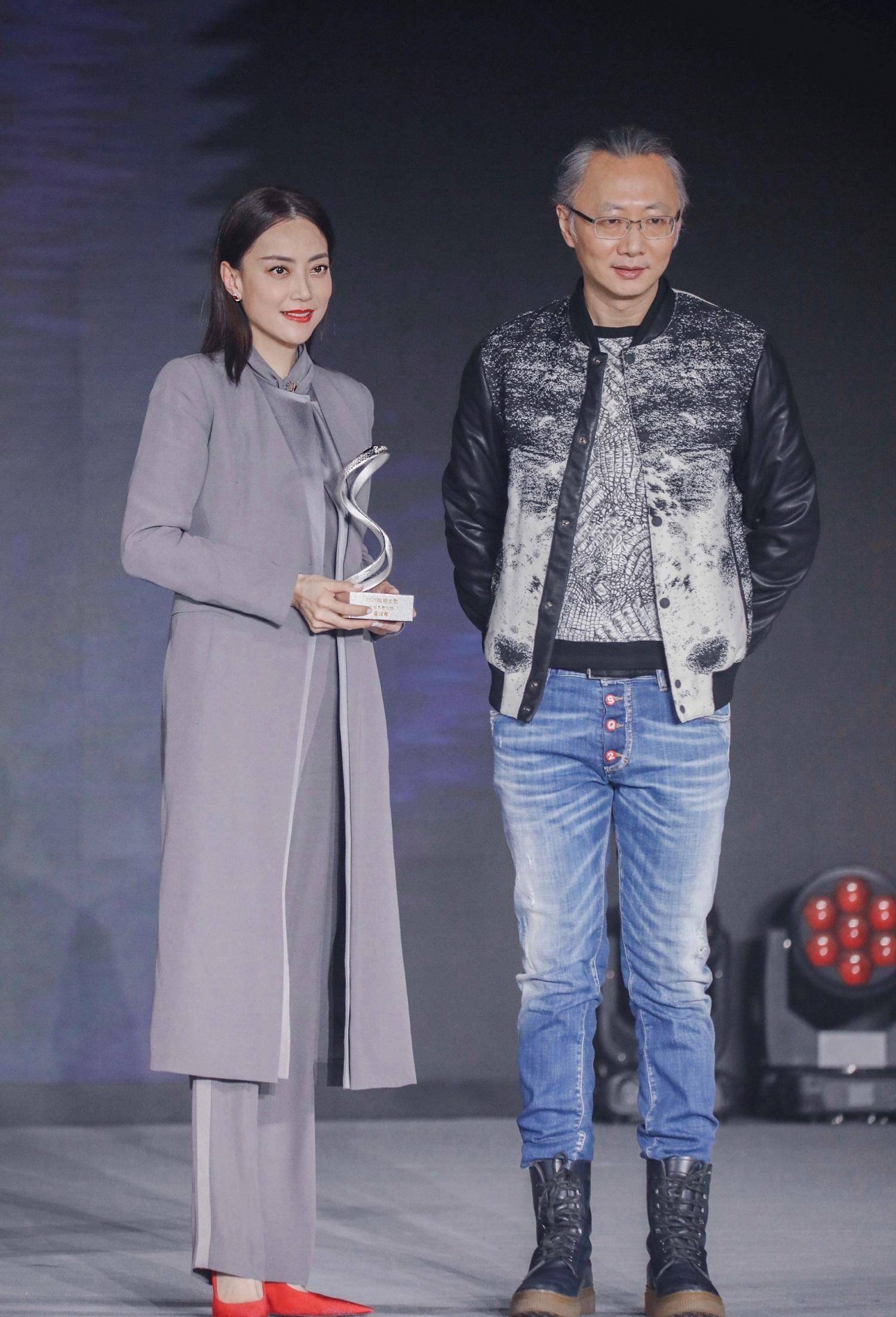 如今霍汶希带着旗下艺人转战内地,大家觉得她是否会再创辉煌呢?
