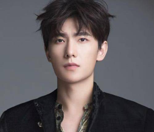 头型的,如果没有姣好的五官搭配,剪完只能是觉得土气感,而在杨洋剪在