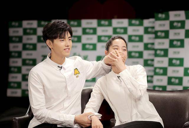 女儿被圣马丁录取并清空了所有社交平台内容_綦美_陈飞宇_娜娜