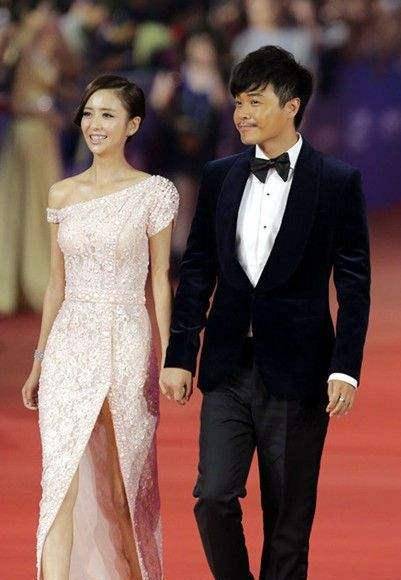 44岁陈思诚与网红聚会!