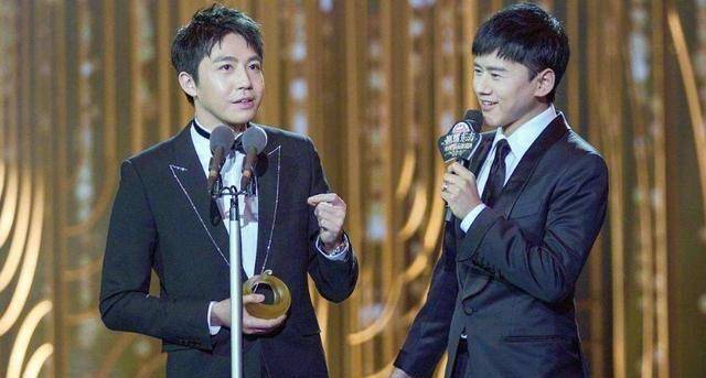 的反派杜明礼,到《大明风华》里的二叔,让人们看到了俞灏明励志的一面