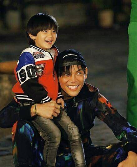 娱乐圈后台最硬的星二代,不靠父母为拍电影专门学5年功夫_向佐_李亦航