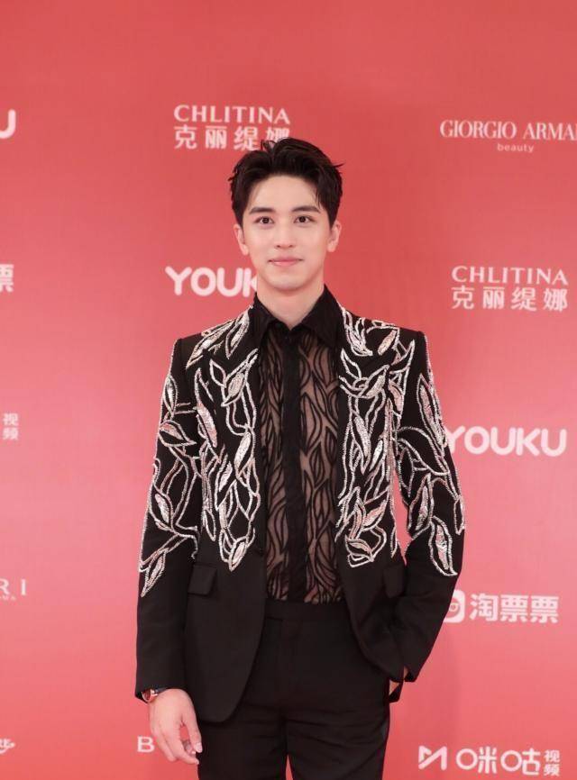 许魏洲有了新作品,可他的发展比黄景瑜要差很多_团队_双男_实力