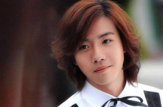 俞灏明貌似在微调,比"端木磊"还嫩,网友称为"俞凤凰"_因为_照片_曾也