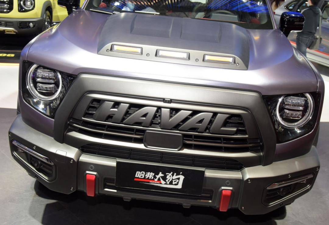 问题来了,你觉得哈弗大狗改装版和坦克300相比,谁更帅?