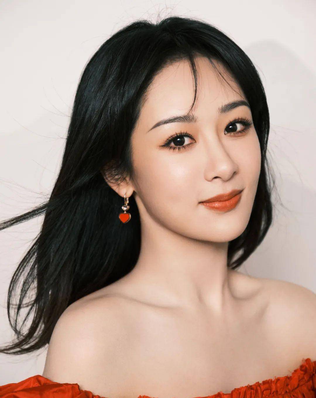 杨紫怼脸出镜美出新高度白开水妆建议半永久
