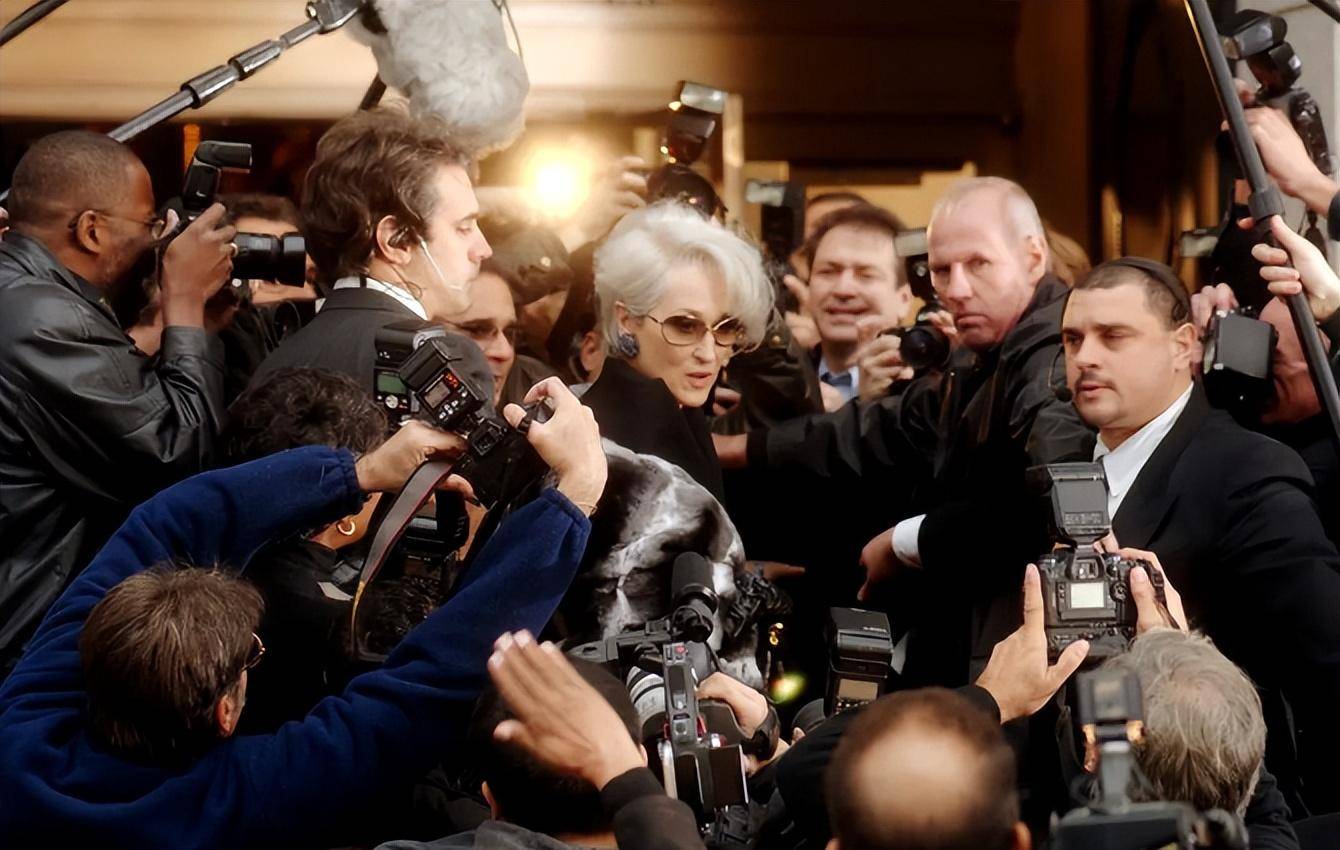 探究谈电影《穿普拉达的女王》中的服饰礼仪_时尚_角色_米兰达