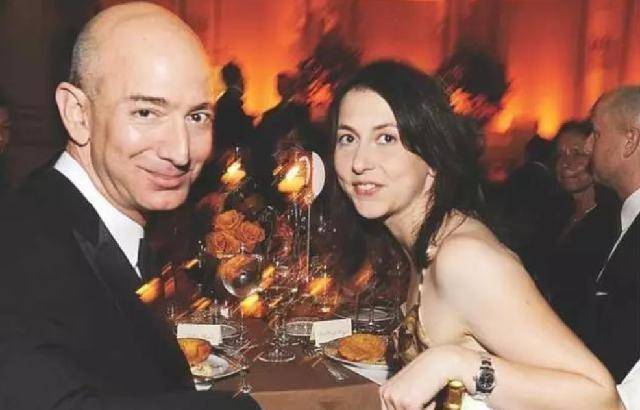 亚马逊创始人贝佐斯,收养湖南孤女,监督她每周花光5万美金_孩子_养女