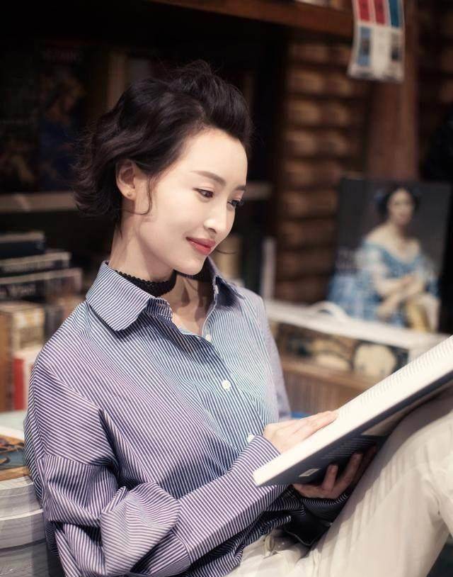 "香肠嘴"赵晨曦美出新高度,与刘涛同框颜值在线,丝毫不输气场_杨菲洋