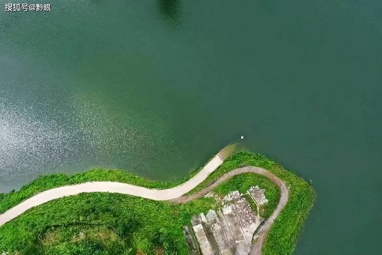 贵州旅游地标: 夹岩景区水天一色_来源_毕节市_网络