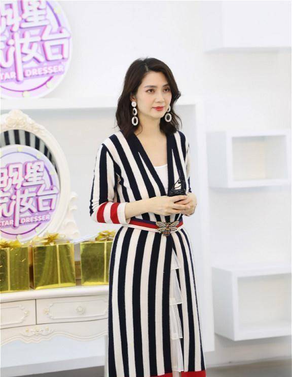 张丹峰事件后洪欣变工作狂,穿同样鞋子超节俭,手上依然未戴婚戒_毕滢