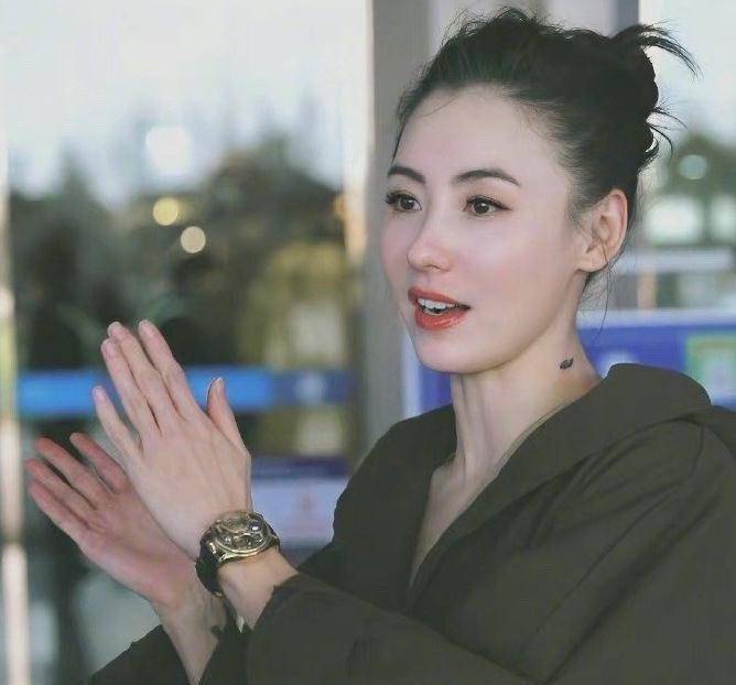 张柏芝浪姐2舞台:脸部"沟壑纵横"_姐姐_状态_嗓音