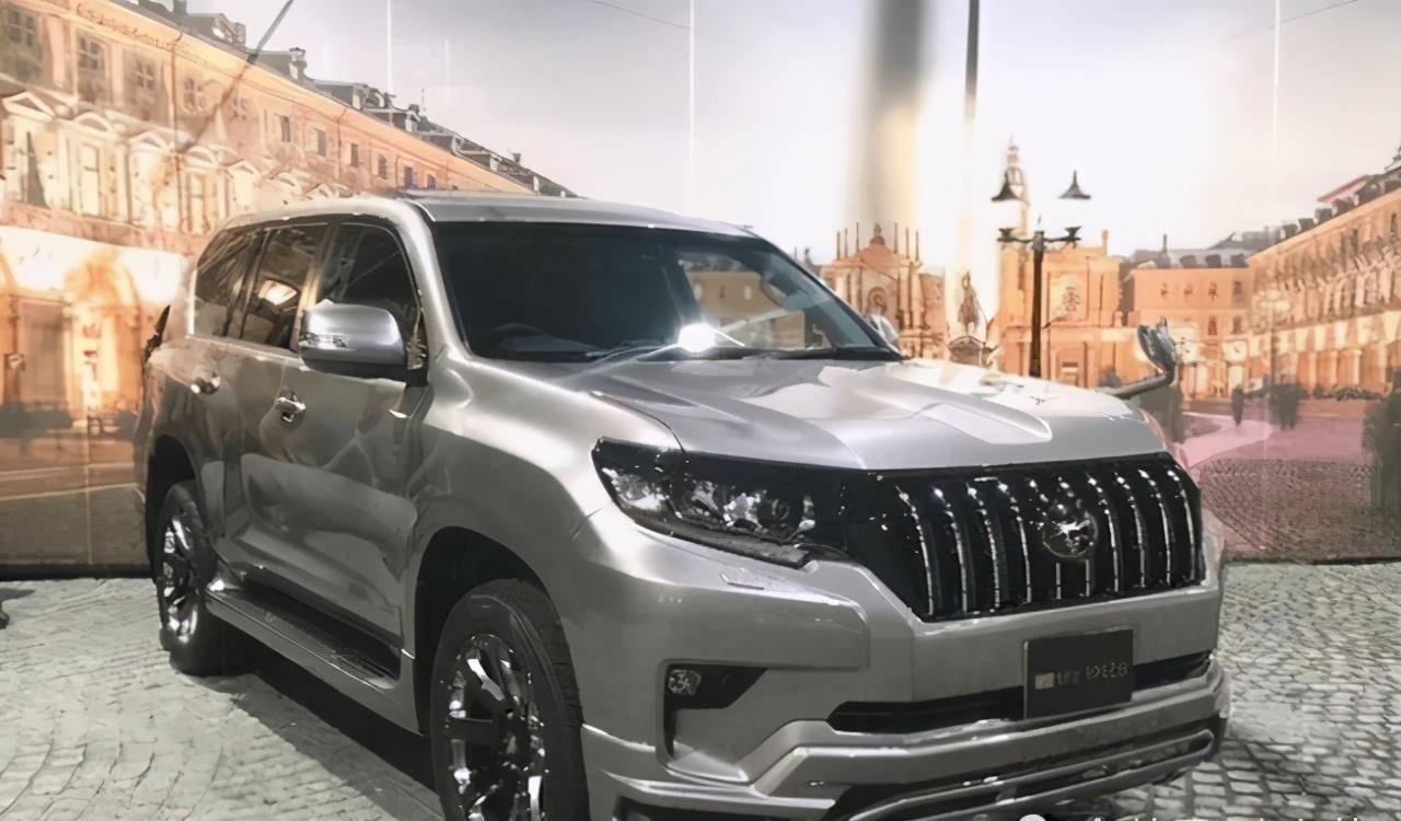 2022款"普拉多"实车曝光,换装虎啸式格栅,标配2.4t混动!