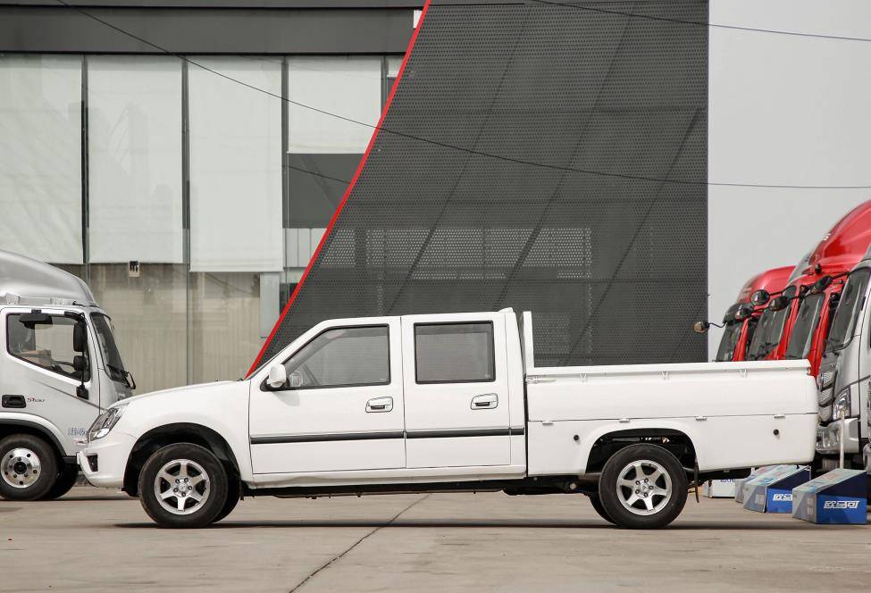 福田又一高档皮卡上市,长近5米7 国六,节油环保欧美风,6.