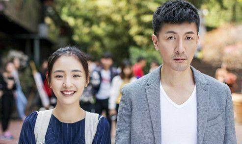 《这个世界不看脸》这部剧里,男女主角是"变态男神"张鲁一和"甜美女神
