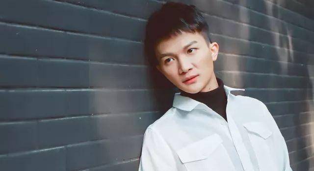 "三无"人员周深,怎么得到大佬们的喜欢,高晓松刘同都帮助过他_合唱