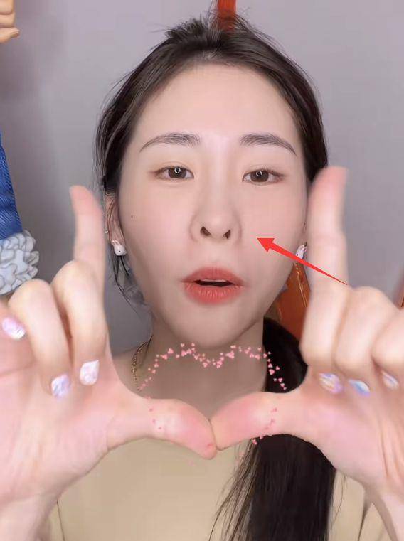 张碧晨:被质疑整容,素颜与妆后判若两人,脸歪龅牙鼻孔大小不一_鼻子