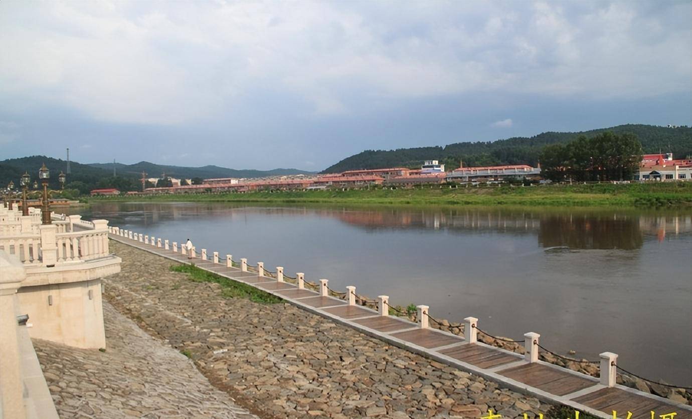 南坡,由么河,翠峦河,挡石河汇合而成,在翠光村南转向东行,穿越翠峦区