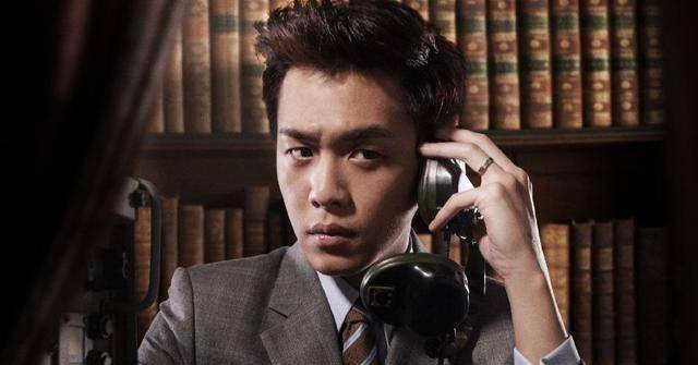 《暴风骤雨》像一曲钪锵的男儿歌曲,撕扯着,抽离着,发泄着,剧中的赵