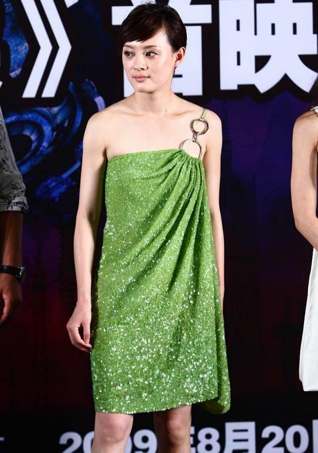 孙俪表现逆转!穿浴巾当抹胸裙不仅露出副乳,还抢镜_分析_衣服_设计