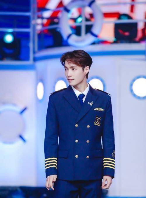 张艺兴与杨天真合约终止杨天真:我身体跟不上_黄渤_角色_好戏