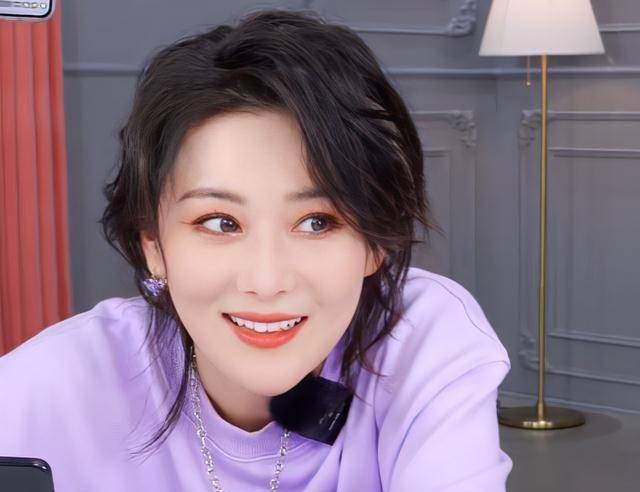 张馨予:小院现吉象,母亲节当天鸟妈妈在自己的月季花上筑巢孵蛋_礼物