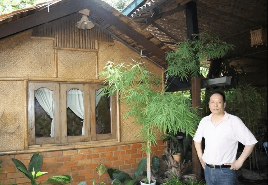 我,57岁在三线小城开解忧咖啡馆,温暖各类客人,也充