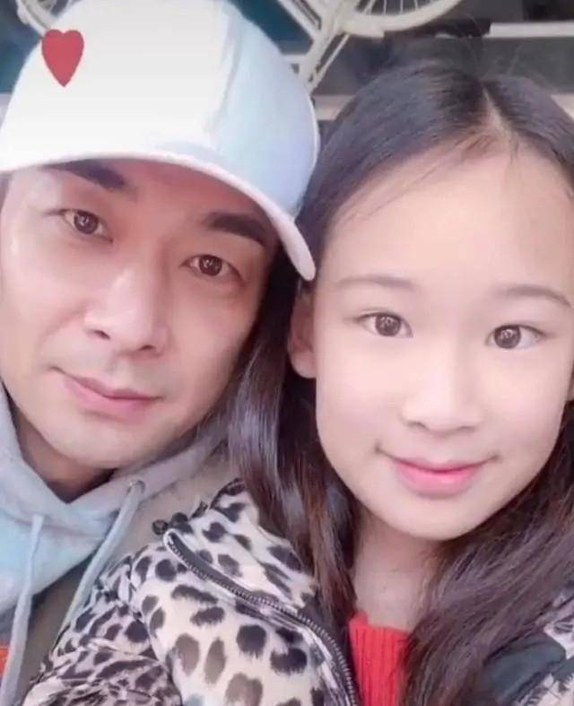 所以才会产生这种隔阂,其实并不是张丹露和赵文卓的女儿早熟