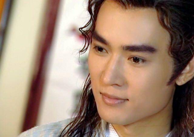 年轻时的焦恩俊塑造了很多经典的影视剧形象,他饰演的李寻欢风流倜傥