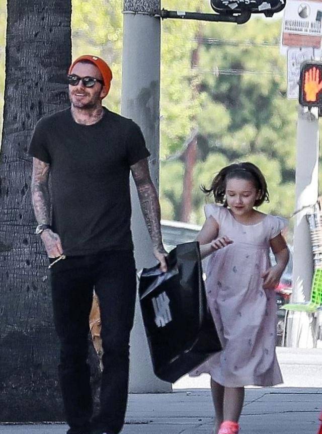 长大美得快认不出,绊倒父亲的动作好可爱_哈珀_小七_摄影机