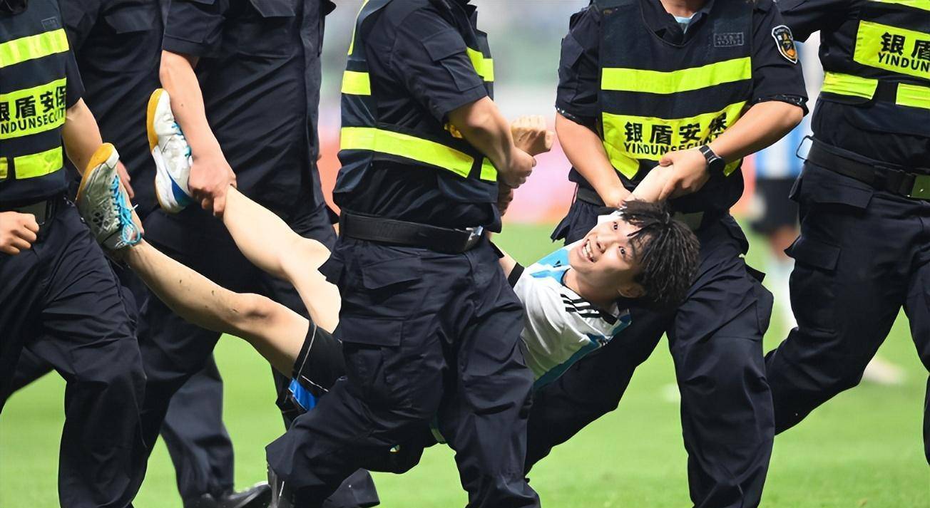 现在,北京110表示相关部门会根据情况进行处理.