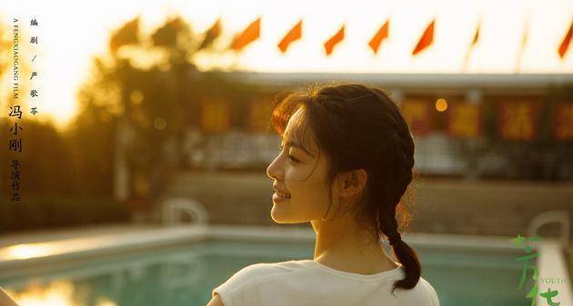 近期由钟楚曦与谭松韵主演的电影《八月未央》正在热映中,她在这部