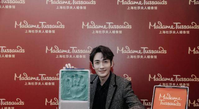 朱一龙蜡像入驻上海被高度还原,本尊直呼奇妙,为他起名朱二龙_和发