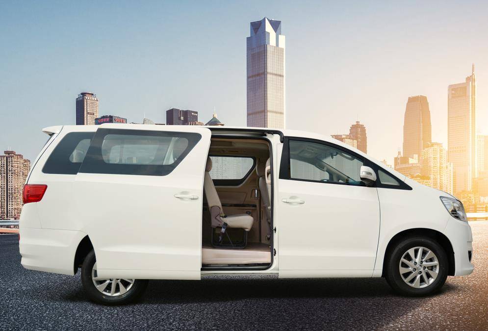 国产版"丰田埃尔法"来了,车长接近5米2,配豪华大9座,13.