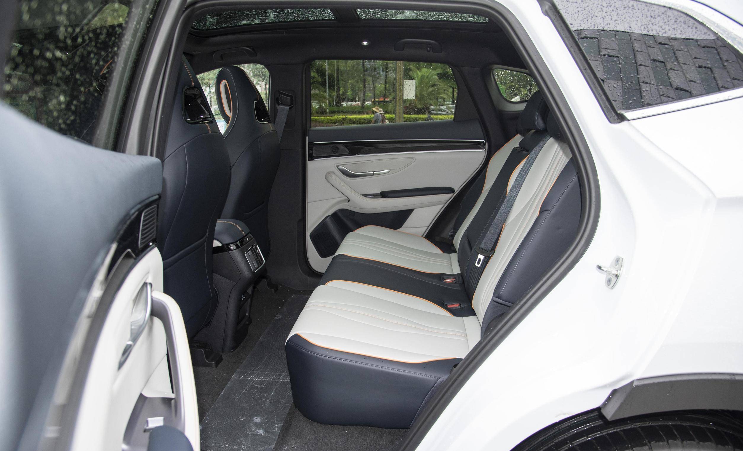 售价15.98万元起,比亚迪宋plus dm-i冠军版上市,纯电续航提升