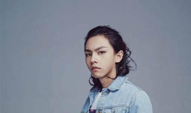 所以,周锐真是一个和黄子韬一样帅,一样时髦的男孩子,另外,周锐的气质