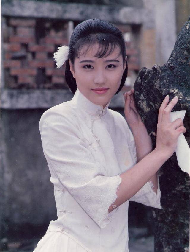 瓜尔佳氏里以姓关的最多的,香港影星里关海山,关之琳都是,现在的你们