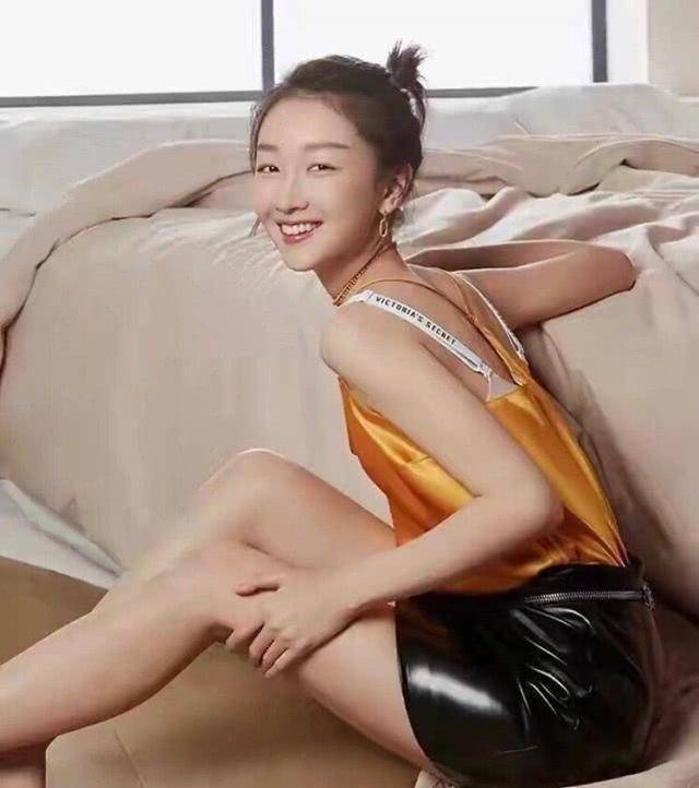 周冬雨竟不是天生"筷子腿"?