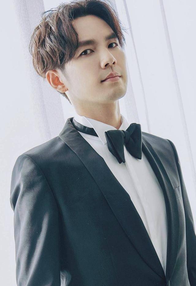 钟汉良不再挑大梁出演男一号,但那一抹阳光依旧最美_小哇_人心_洗礼